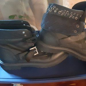 Combat boots